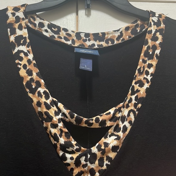 Daytrip Cheetah Trim Top - Picture 2 of 4